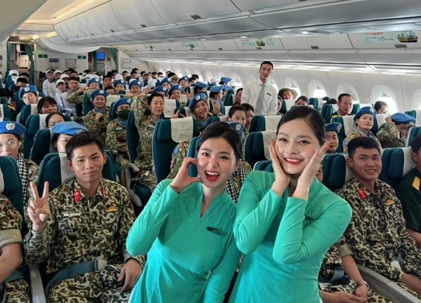 Chia sẻ của nữ tiếp viên hàng không về bức ảnh "đã dùng hết may mắn trong ngày"