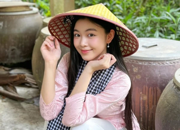 Clip phơi bày cuộc sống của Lọ Lem bên trong biệt thự, ái nữ hào môn tự tay làm 2 việc ai nhìn cũng "wow"!