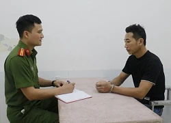 Công an thông tin vụ phụ huynh xông vào trường đánh tới tấp cô giáo, bắt đứng dưới mưa