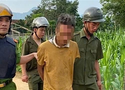 Công an xã khống chế đối tượng dùng dao uy hiếp người đi đường