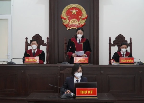 Cú lật kèo của người cha khiến con trai phẫn uất muốn 'sống chết' tại tòa