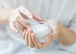 Da dầu có cần dùng kem dưỡng ẩm vào mùa hè không?