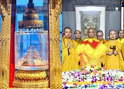 Hình ảnh độc quyền: Xá lợi Đức Phật đang chuẩn bị lên máy bay từ Ấn Độ đến Việt Nam