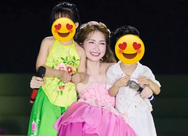 Hòa Minzy vay tiền khán giả ngay trên sân khấu, lý do là gì?