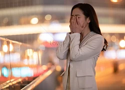 Mẹ bẫy cua, bắt ốc sẵn rồi, con gái có về không?