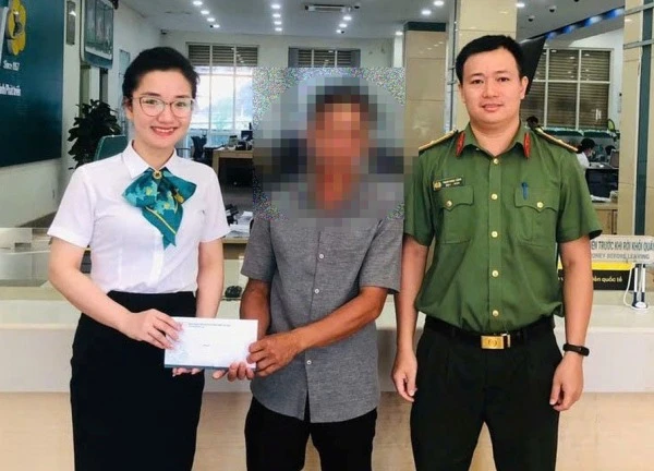 Người đàn ông bán cà phê, vay tiền chuyển cho người yêu trên mạng