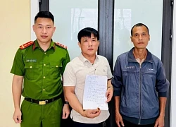 Người gom phế liệu nhặt được nhẫn vàng gắn đá quý trong túi rác