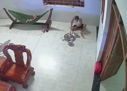 Sự đối lập trong bữa cơm của bố qua camera khiến con gái xem xong thấy bất lực, nước mắt chảy dài