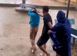 Vụ giáo viên bị tát, đẩy ra đứng giữa trời mưa: Bài học đau xót!
