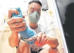 Vợ chồng đi du lịch quên tắt điều hòa, hàng xóm khổ sở xử lý hậu quả