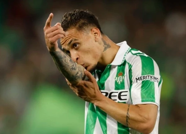Antony bật khóc trong ngày Betis tan mộng vô địch