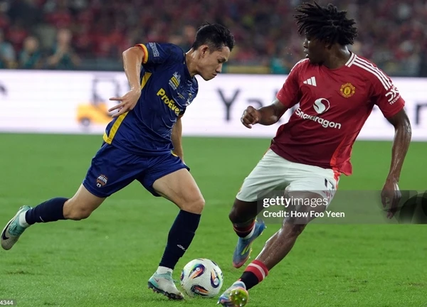 Báo quốc tế cho Hai Long điểm rất cao, tiếc vì chưa chọc thủng lưới Man Utd