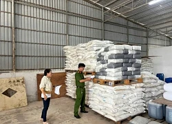 Cà Mau: Tạm giữ hơn 25 tấn hóa chất và mỹ phẩm không rõ nguồn gốc