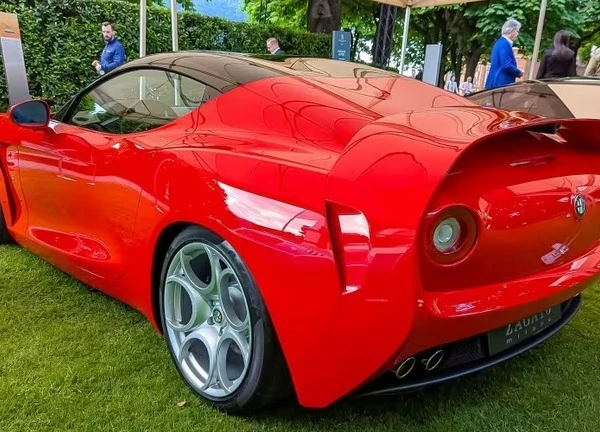 Cận cảnh siêu xe Alfa Romeo 8C DoppiaCoda Zagato