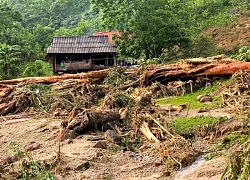 Cảnh tan hoang sau trận lũ quét kinh hoàng ở bản biên giới Nghệ An