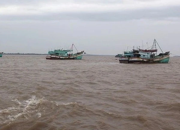 Cứu kịp thời học sinh lớp 7 trôi trên biển sau khi gia đình báo mất tích