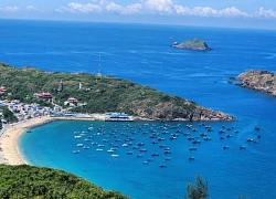 'Đu trend' ở biển Kỳ Co, cô gái gặp sự cố dở khóc dở cười, phải vội tìm bác sĩ