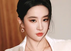 HOT nhất sáng nay: "Tóm gọn" Lưu Diệc Phi đi ăn phở Việt, 1 phản ứng đắt giá khiến 80 triệu người rần rần