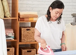 Một đêm về muộn, nhìn mẹ kế ngồi gấp áo cho ba tôi, khóe mắt có vết chân chim, tôi chợt hiểu ra lý do bà luôn bị lừa