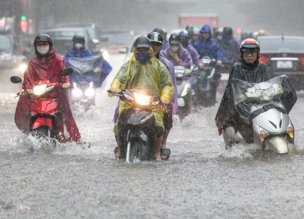 Mưa lớn 2 ngày, cảnh báo lũ sông miền Bắc, Thanh Hóa dâng cao 4 m