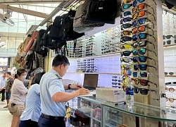 TP.HCM: Đang kiểm tra Saigon Square, phát hiện loạt sản phẩm nghi hàng giả