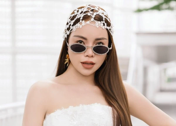 Trà Ngọc Hằng ra sao sau ồn ào kiện tụng, bị tạm hoãn xuất cảnh?