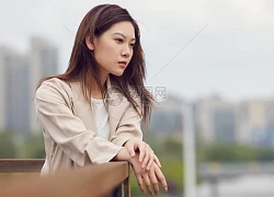 Về nhà bạn trai ăn giỗ, tôi muốn phụ giúp nhưng cứ hễ động tay tới việc gì là mẹ anh sẽ xuất hiện và nói một câu khiến tôi vội từ bỏ