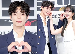 Visual gây sốc của Park Bo Gum ở họp báo phim mới: "Trai làng chài" giờ hoá tổng tài, netizen phải lau mắt nhìn