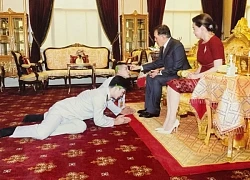 Vua và Hoàng hậu Thái Lan lần đầu tiên ban phúc cho lễ cưới đồng giới tại hoàng cung