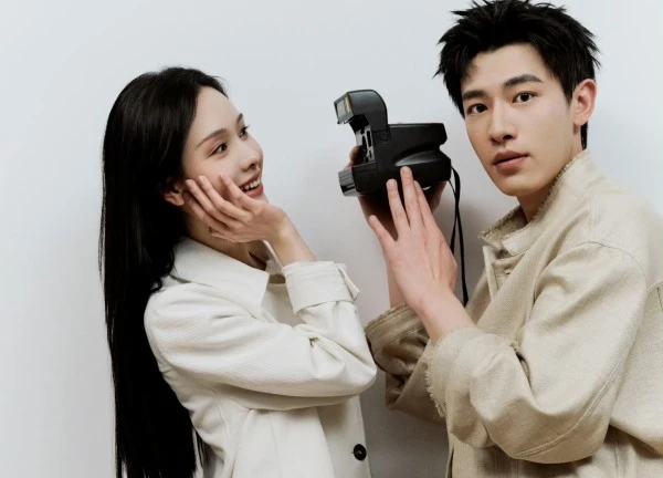 1 cặp đôi phim giả tình thật ngầm công khai hẹn hò: Nhà gái đẹp không thể tả, nhà trai càng bị chê càng nổi