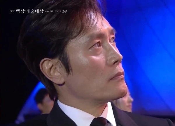 12s chấn động Baeksang 2025: Song Hye Kyo bất ngờ được vinh danh, biểu cảm của tình cũ mới đáng chú ý