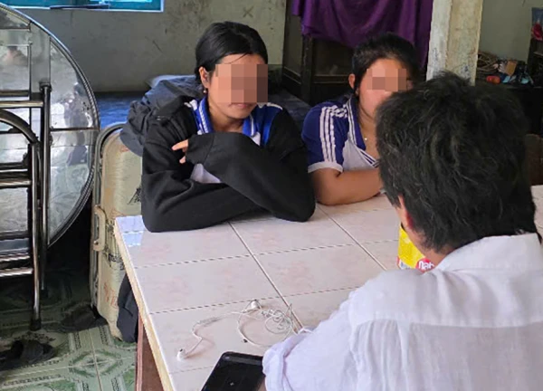 2 bạn học kể lại diễn biến vụ nữ sinh tử vong ở Vĩnh Long: Xe tải gây tai nạn chiếm hết đường