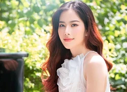 Bị chê nghèo vì mang dép 50K, nữ ca sĩ Việt nổi tiếng cả nước nói rõ một điều