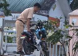 Công an tạm giữ xe đạp điện để điều tra sau khi làm việc với mẹ nữ sinh tử vong ở Vĩnh Long