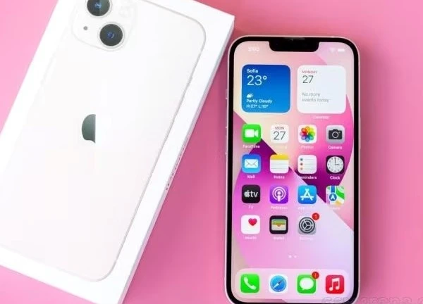 Giá iPhone 13, iPhone 12, iPhone 11 mới nhất giảm siêu rẻ, cực dễ mua, xịn chẳng kém iPhone 16