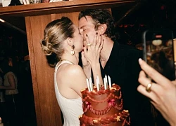 Hot: Gigi Hadid chính thức công khai hẹn hò tài tử hơn 20 tuổi Bradley Cooper bằng bức hình nóng bỏng ở tiệc sinh nhật tuổi 30