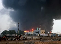 Israel đáp trả Houthi, tấn công cảng Hodeidah tại Yemen