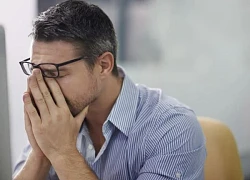 Lấy vợ trẻ đẹp lại kém 27 tuổi, tôi luôn cố gắng chiều chuộng, một lần tìm thấy món đồ lạ trong tủ đồ khiến tim tôi chết lặng