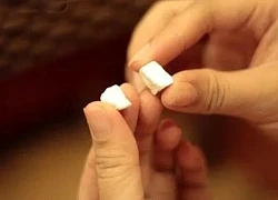 Loét thực quản vì thói quen bẻ thuốc cho dễ uống