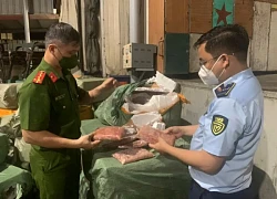Phát hiện hàng chục tấn nội tạng bốc mùi chuẩn bị lên bàn ăn ở Hà Nội