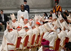Toàn bộ 133 hồng y bầu giáo hoàng mới tề tựu, Vatican cắt sóng điện thoại