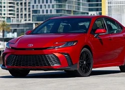Toyota Camry 2026 bổ sung thêm phiên bản Nightshade với thiết kế siêu ngầu, tiết kiệm xăng đáng nể