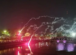 Chạy "mất dép" khi xem hoả pháo súng thần công