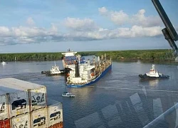 TP HCM: Sà lan mất lái tông tàu biển, một người mất tích