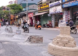 5 trụ bê tông bất ngờ "mọc lù lù" trước khu chung cư ở Hà Nội