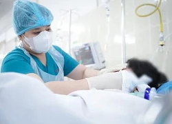 Bé trai 10 tuổi bị nhánh cây rơi trúng đầu phải thở máy, phản xạ ánh sáng yếu