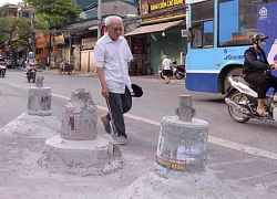 5 trụ bê tông 'mọc' trước chung cư ở Hà Nội, chính quyền phải chỉ đạo khẩn