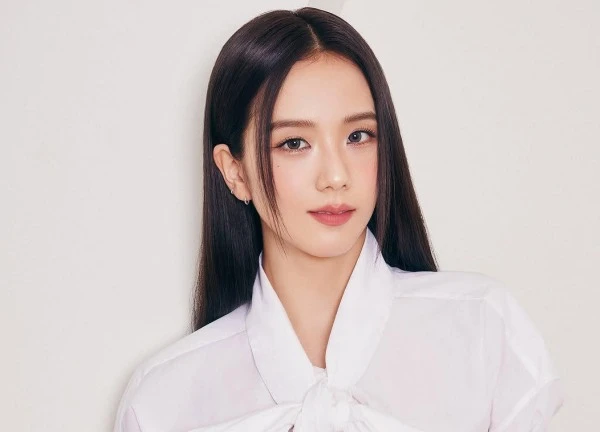 Jisoo - người đứng ngoài cuộc chơi quốc tế của BLACKPINK