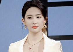 Lưu Diệc Phi lộ nhân cách thật khi bị người khác vạch trần thói phông bạt ngay trên sóng trực tiếp