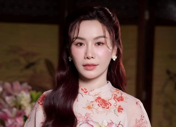 MC gây sốt với clip 4 triệu view ăn lòng se điếu: Sống trong nhà "view triệu đô", dẫn 18 chương trình cùng lúc